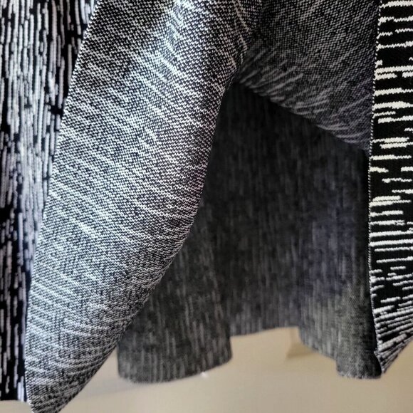 Romeo + Juliet Couture Women's Black & White Knit A-Line Mini Skirt- S - Picture 7 of 8